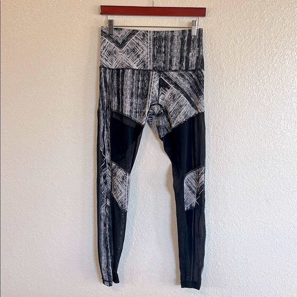 lululemon athletica Black and Gray Patterned Mesh thighs and calves Leggings